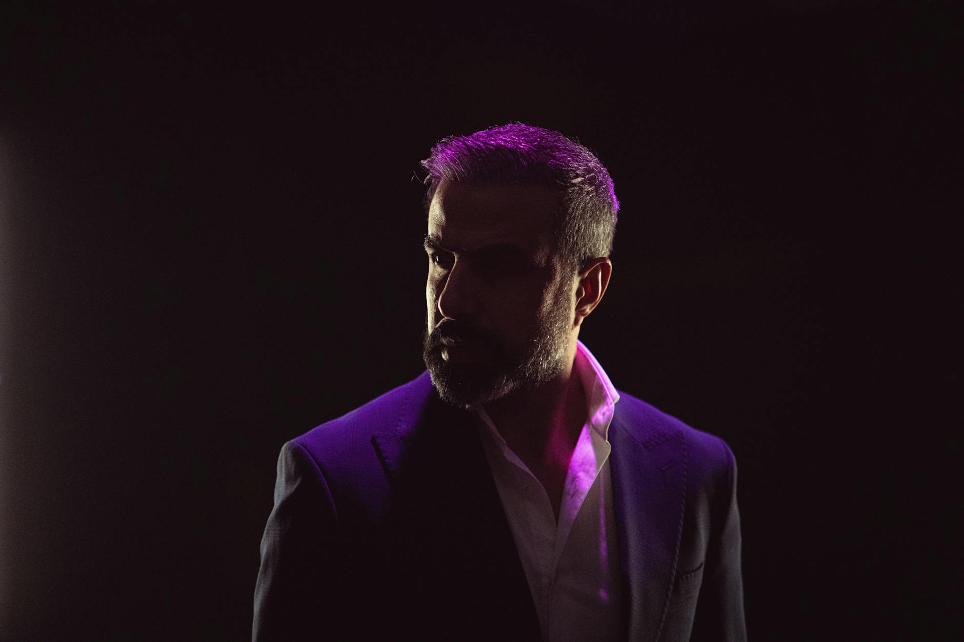 5 Atmospheric Portrait Lighting Techniques 2026: Beyond the Instagram Filter Era