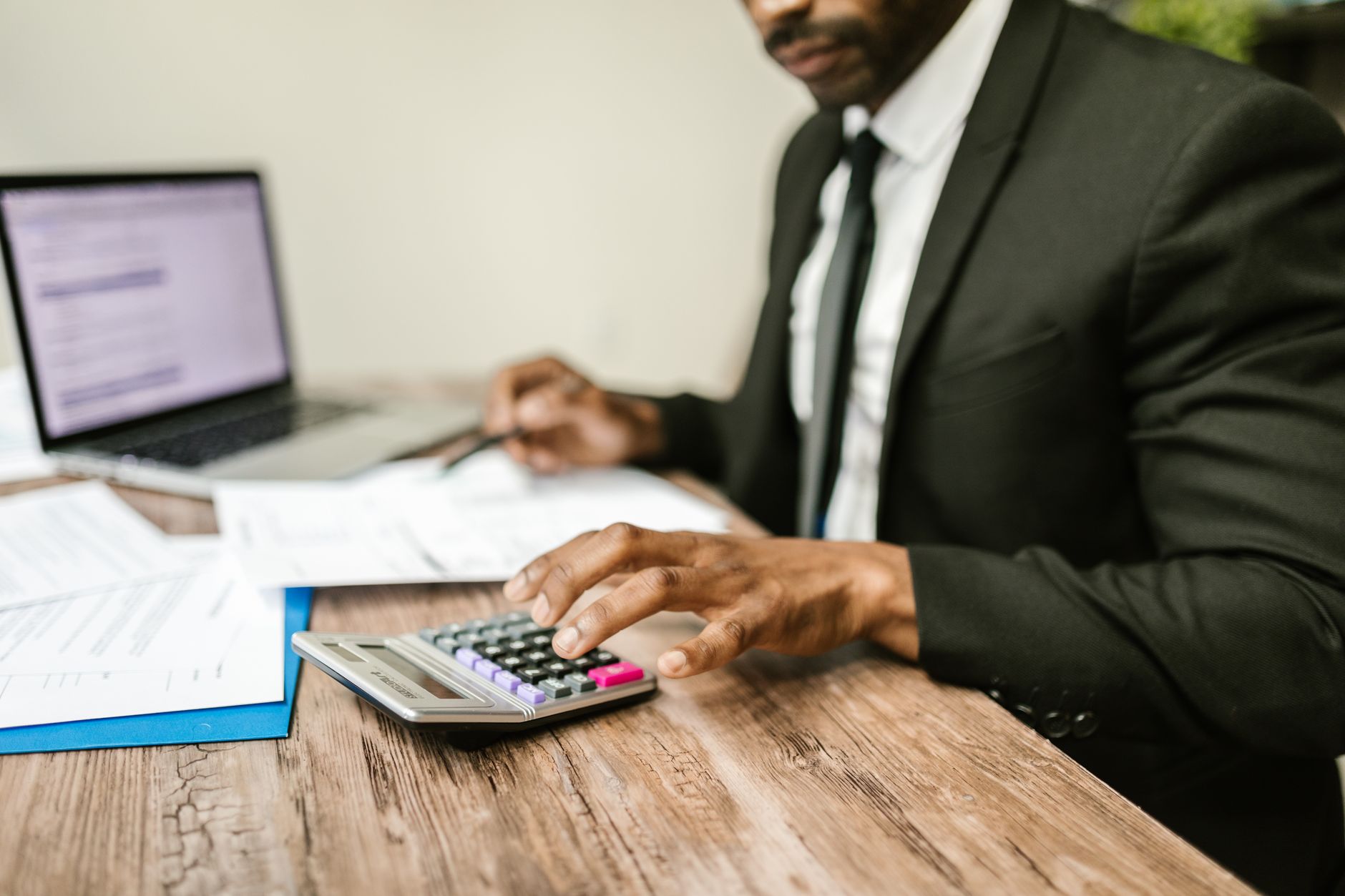 Accounting Software for Landscaping Businesses 2026: The Seasonal Cash Flow Survival Guide