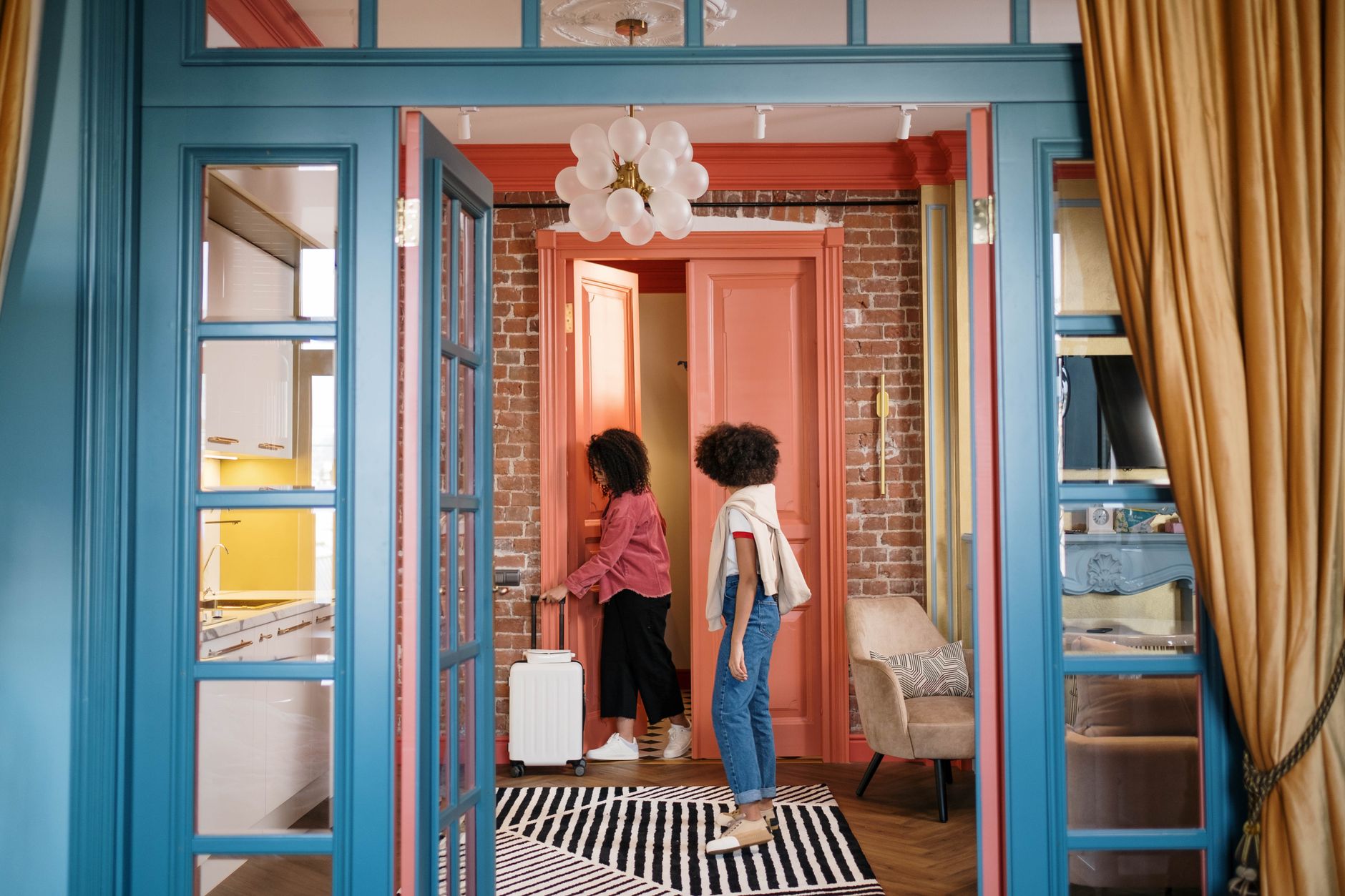 Airbnb Long Term Rental Strategies: How Hosts Are Replacing Nightly Chaos With 30-Day Stability