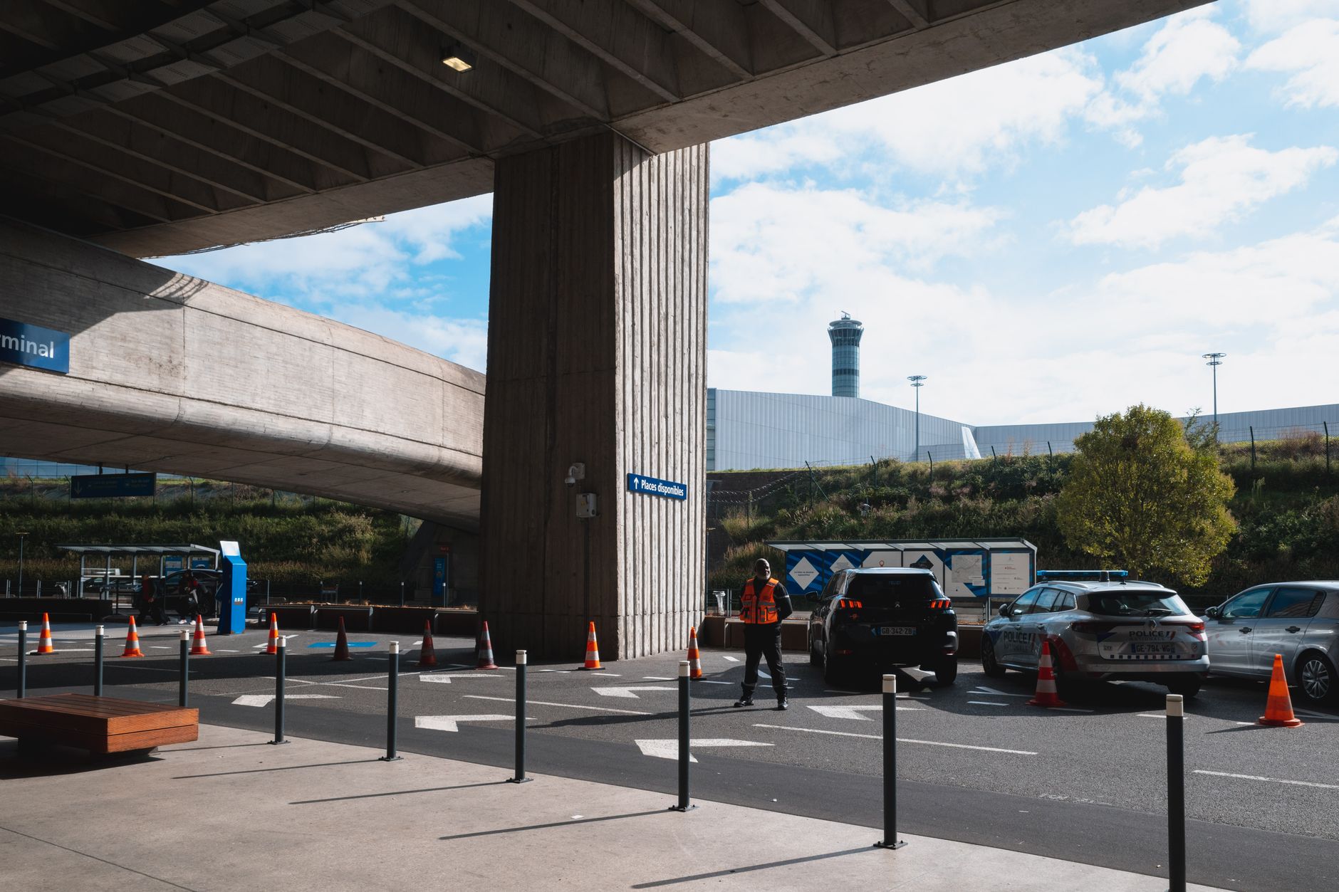 Airport Rideshare Tipping Etiquette How Much: The 2026 Guide for Stress-Free Departures