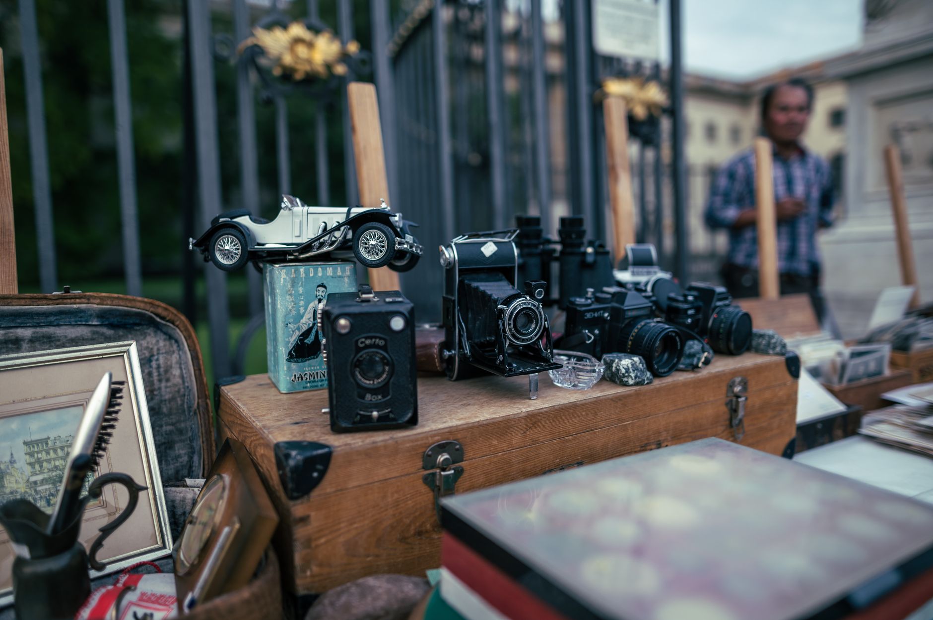 Antique Hunting Garage Sales Tips: How to Spot $500 Finds in a Driveway Full of Junk