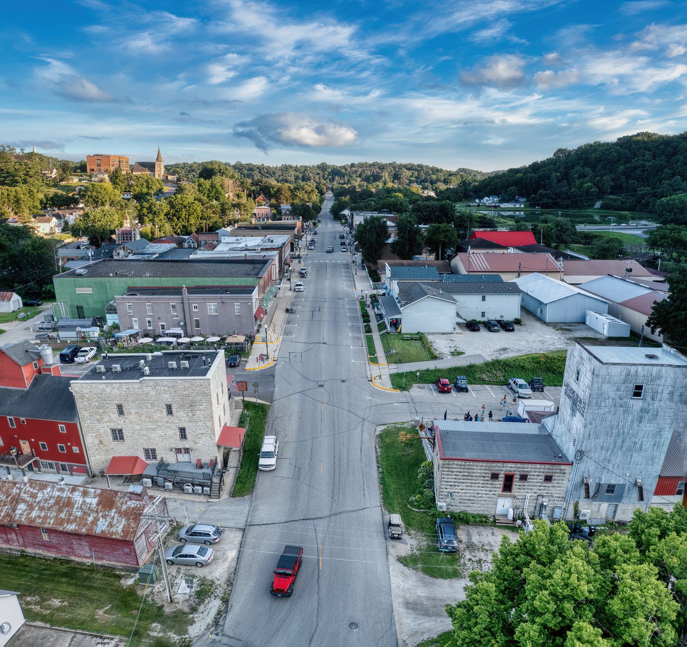 Antique Hunting Routes Midwest Small Towns: 5 Scenic Road Trips for Serious Collectors