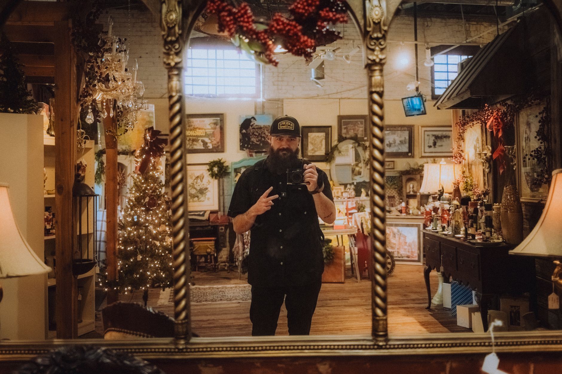Antique Mirror Identification Age Signs: How to Date a Mirror in 5 Minutes Flat