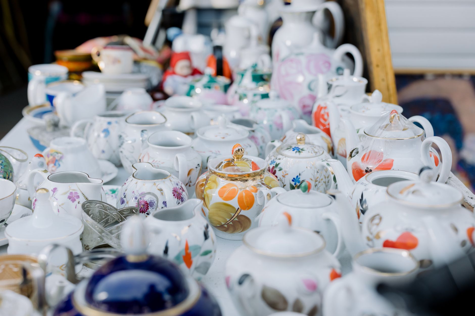 Antique Porcelain Marks Identification Guide: Reading Backs Like a Pro