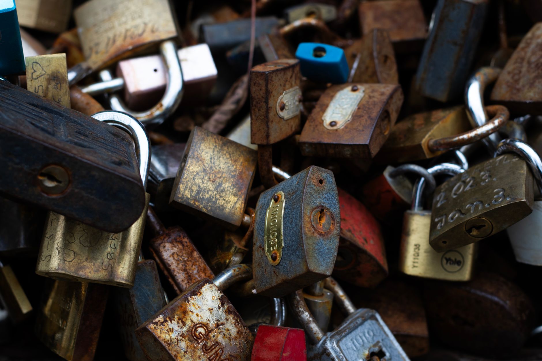 Antique Trunk Lock Identification Without Key: The 2026 Estate Sale Hunter's Field Guide
