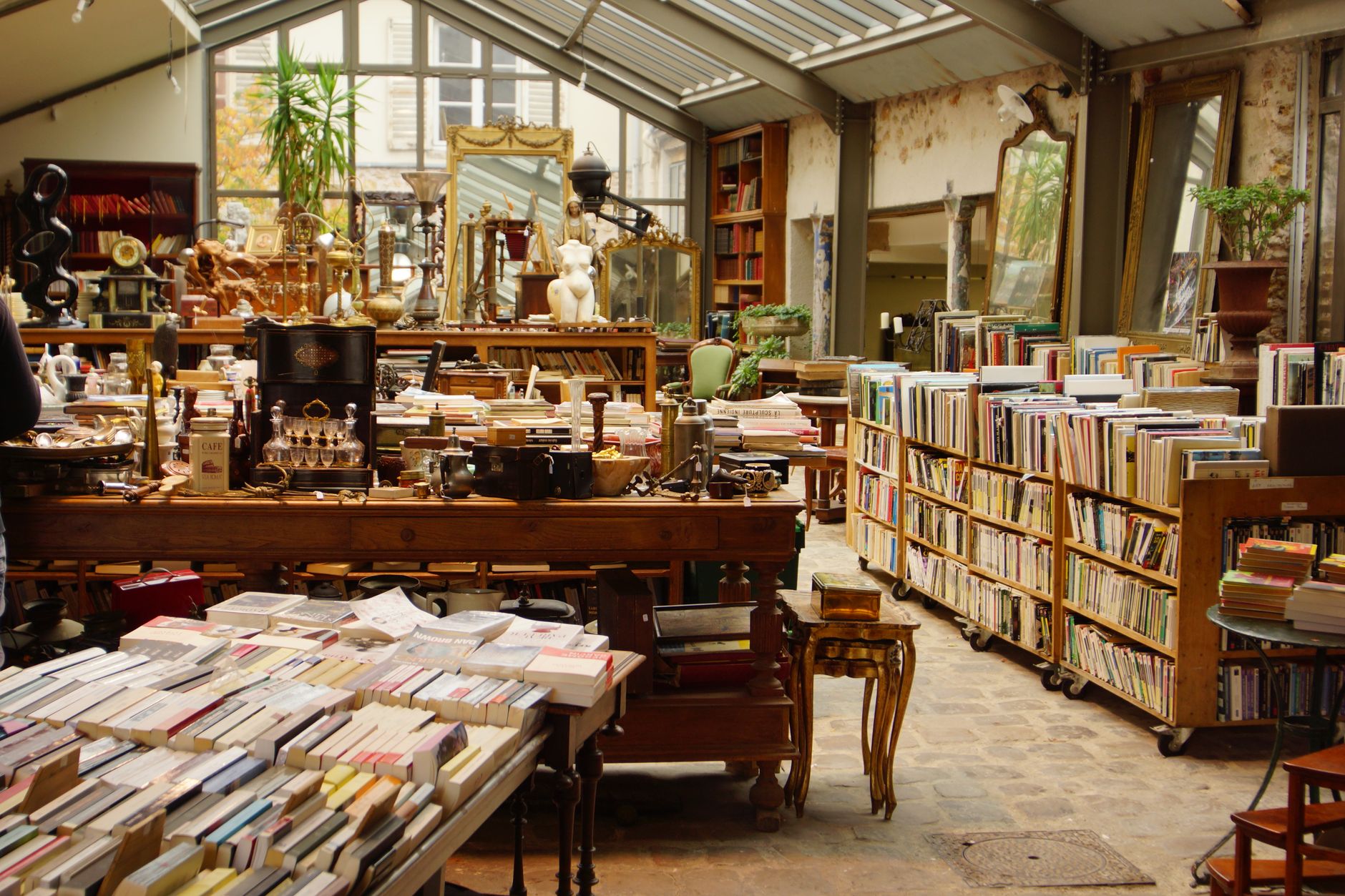 Brocante Market South France First Timers: The Insider's Scoring Guide to L'Isle-sur-la-Sorgue, Lourmarin & Beyond