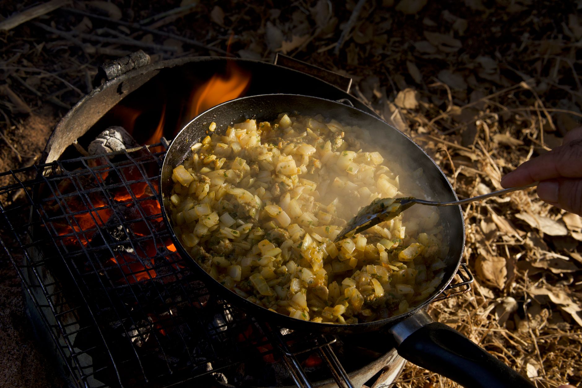 Dutch Oven Camping Recipes No Cleanup: The 2026 Foil-Liner Method Changing Camp Kitchens