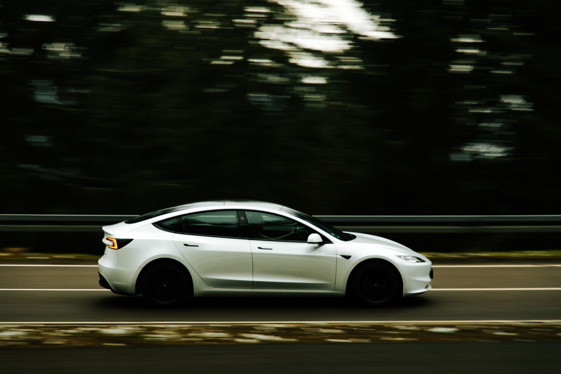 Electric Car Real World Highway Efficiency: Why Your 70 MPH Range Is Never the EPA Number