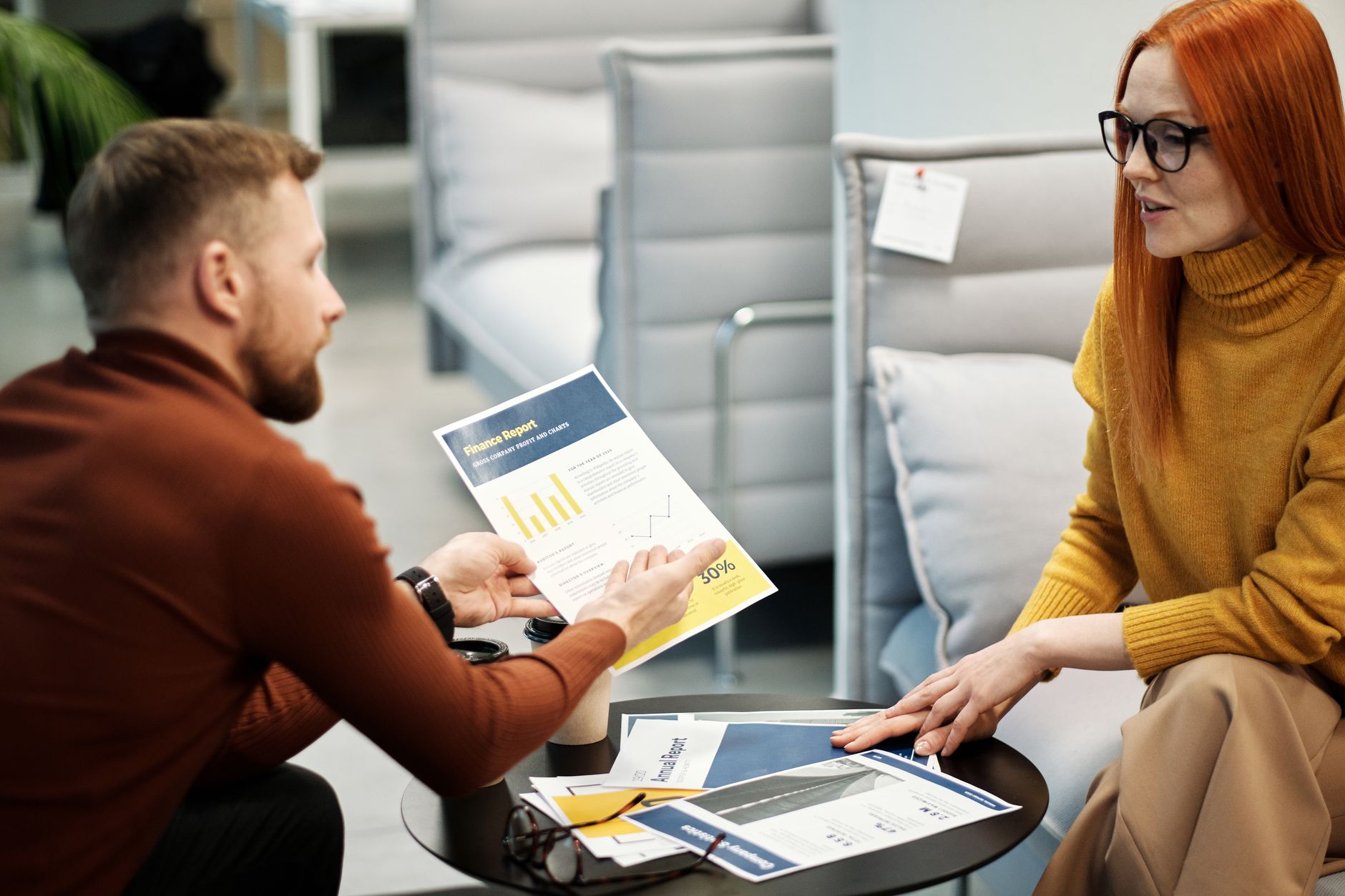 Expert vs User Reviews: Which Matters When You're About to Click 'Buy'?