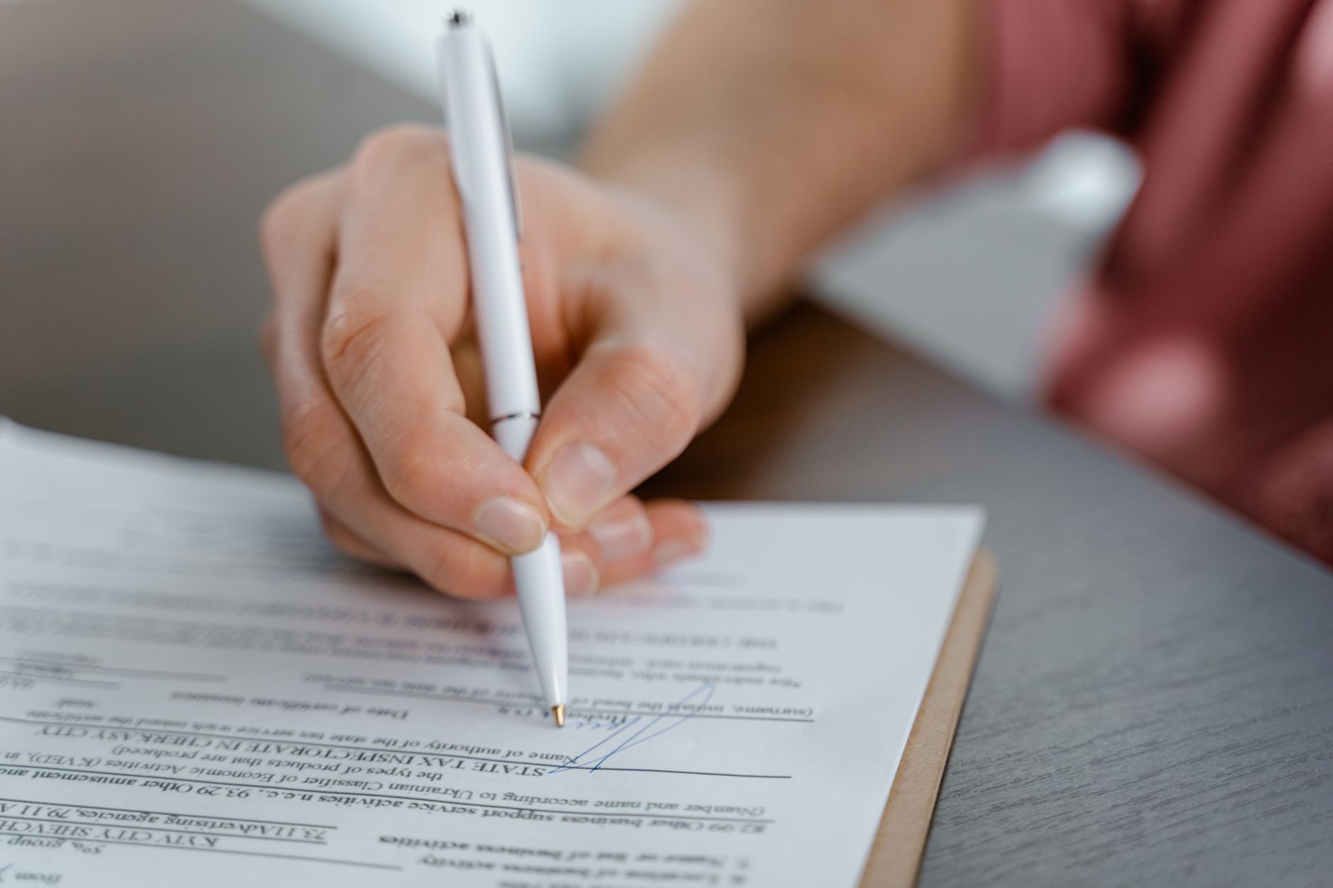 Follow Up Email After Sending Contract: The 48-Hour Signature Chase Framework