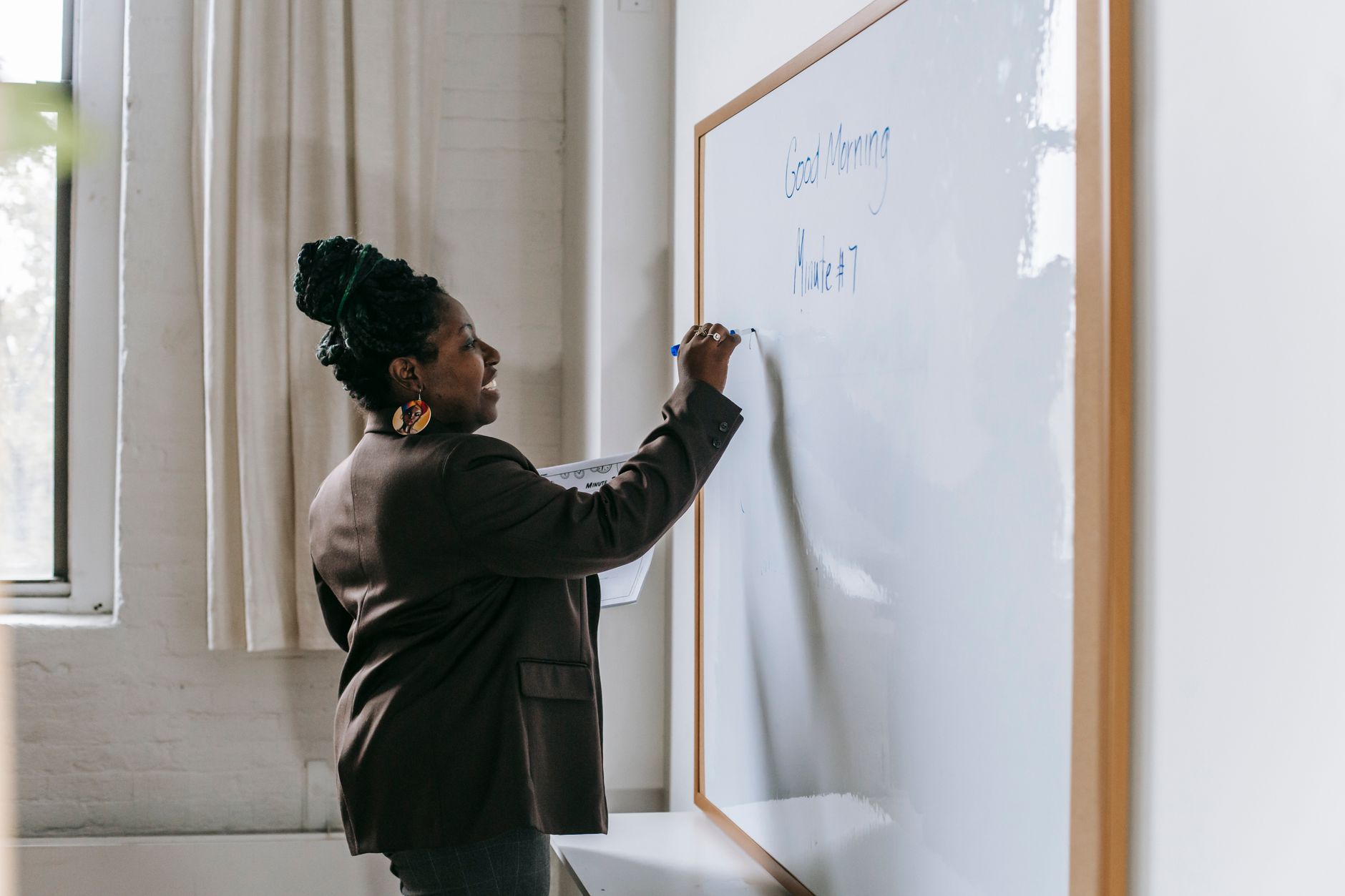 High Paying Side Hustles for Teachers: 6 Ways to Turn Classroom Skills Into $3K+ Monthly