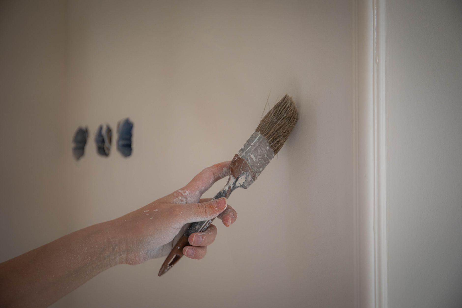 How to Clean Walls Without Repainting: The 2026 Touch-Up Paint Alternative Saving Homeowners $2,400