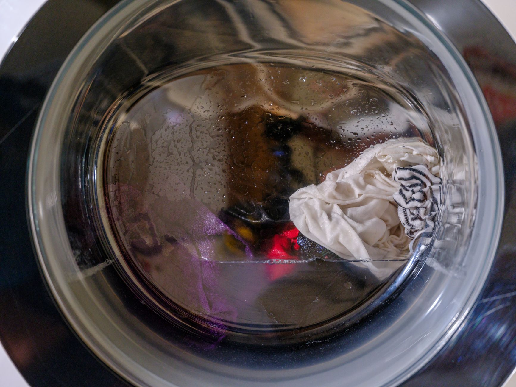How to Clean Washing Machine Drums the 2026 Way (No Vinegar Damage)