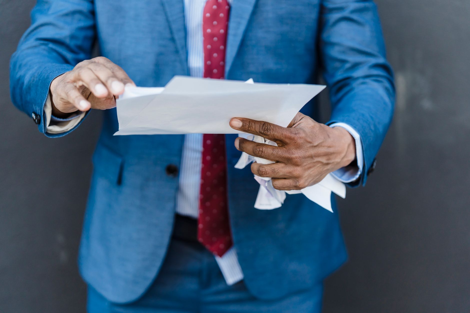 How to Decline a Job Offer Gracefully: The 2026 Guide to Protecting Your Reputation