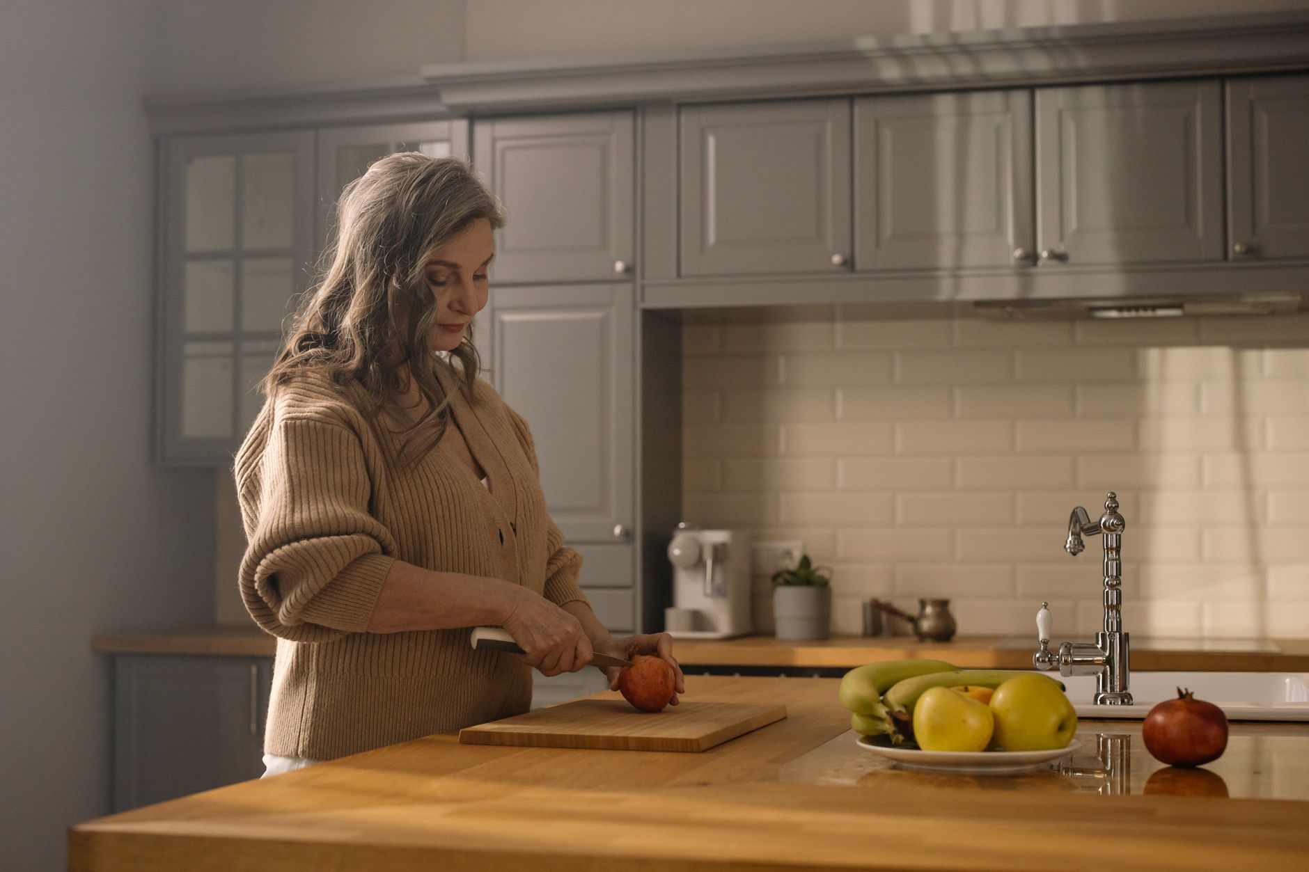 How to Declutter Kitchen Counters Daily: The 8-Minute Reset System That Actually Sticks