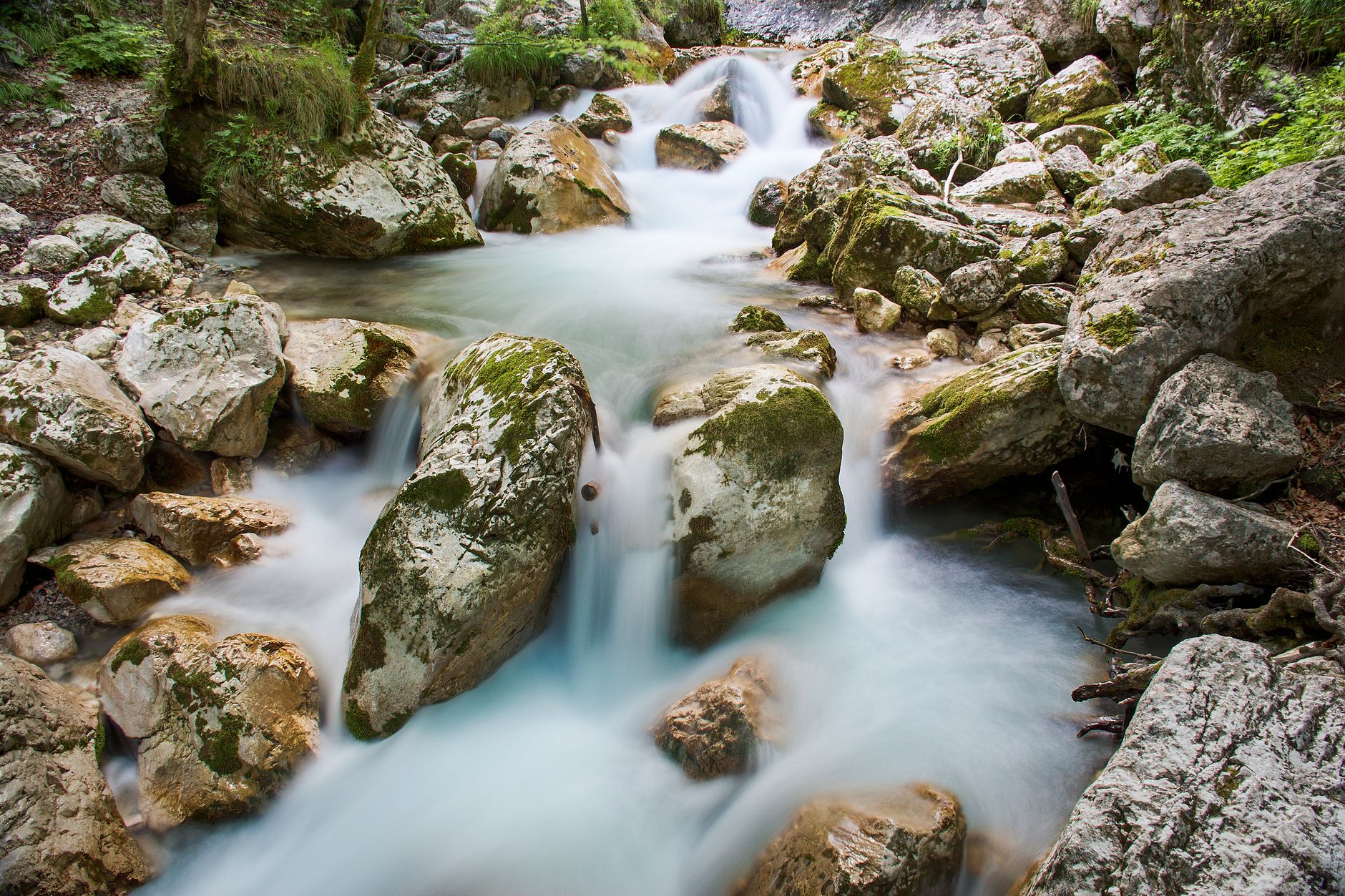 How to Photograph Waterfalls with Slow Shutter Speed: The 2026 Field Guide