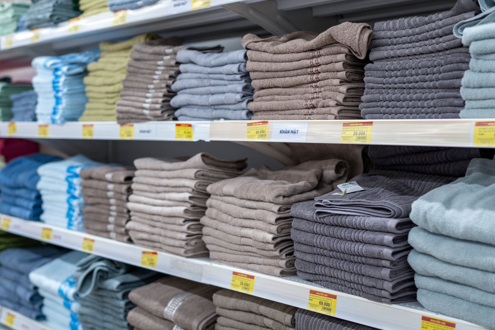 How to Stack Store Rewards with Coupons: The 2026 Layering Strategy That Cuts Bills by 40%