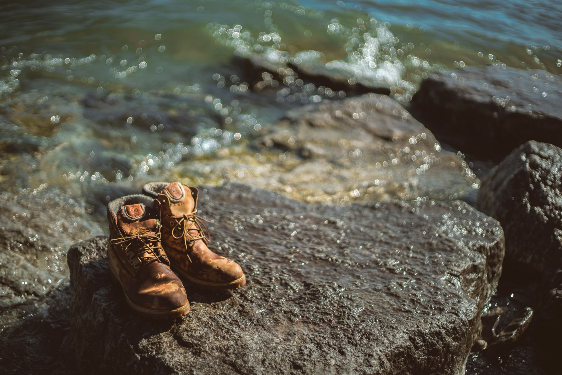 How to Waterproof Leather Hiking Boots Permanently: The 2026 Field-Tested Method
