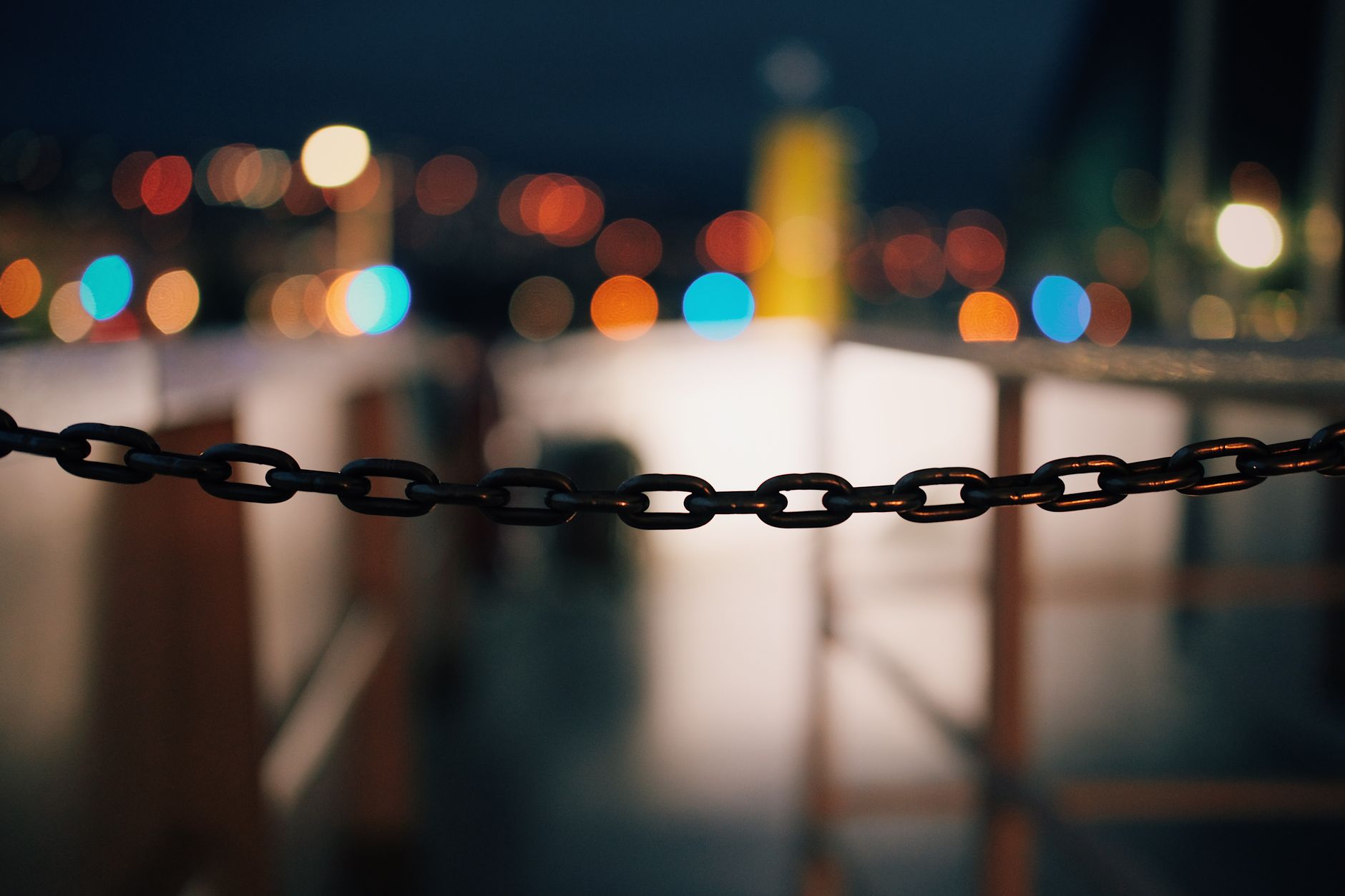 Link Building vs Content Authority 2026: The Hybrid Playbook for Sustainable Rankings