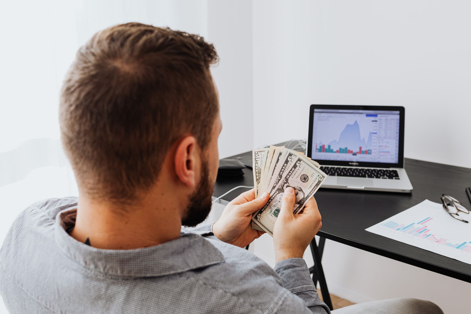 Low Effort Passive Income Ideas for Beginners: The 2026 'Set and Forget' Playbook