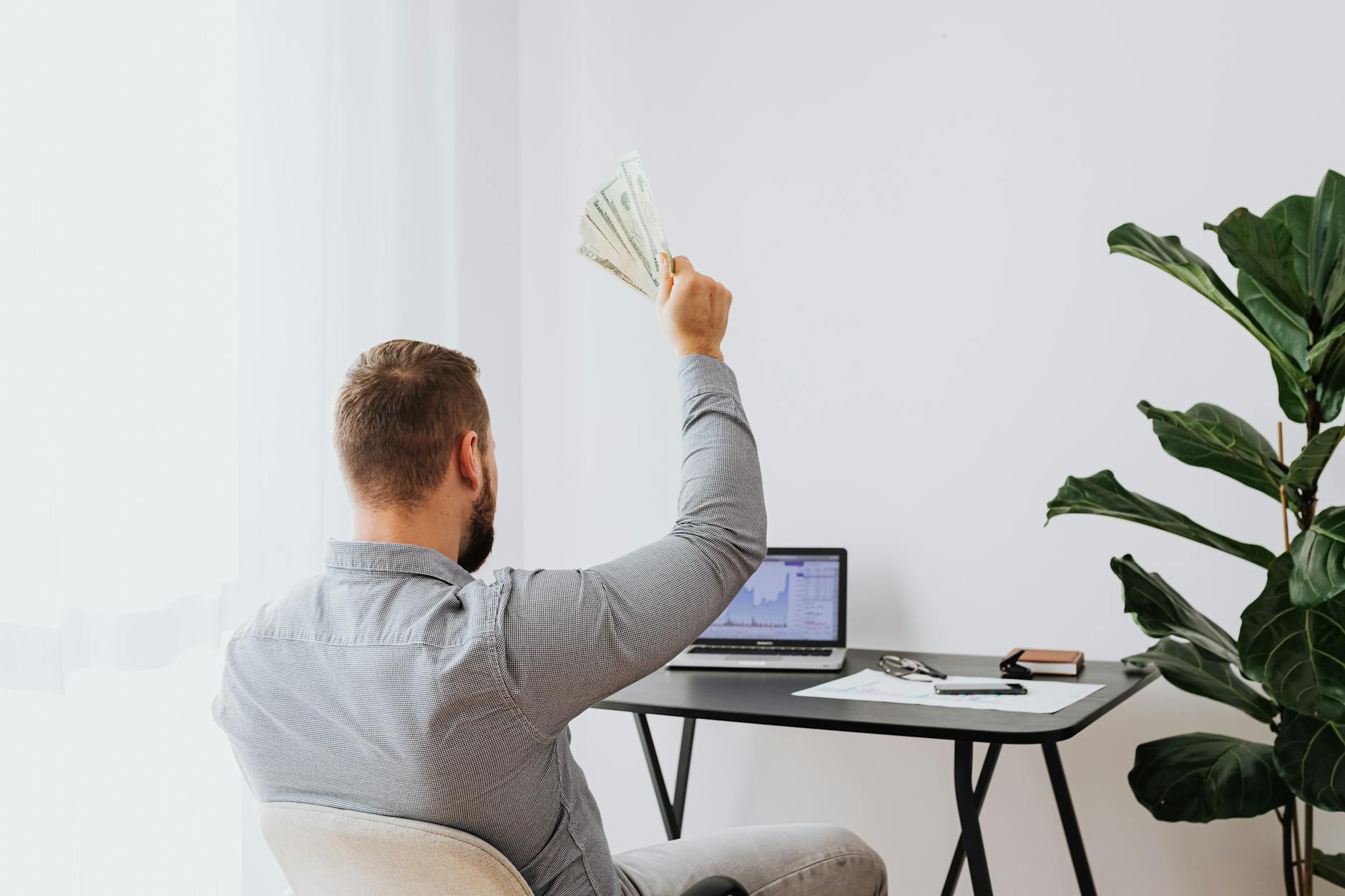 Medium Side Hustle Success Stories: Real Earnings from Writers Who Actually Cracked the Code