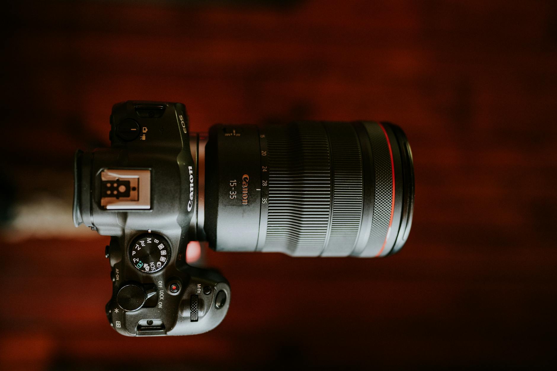 Mirrorless vs DSLR 2026 Upgrade: 5 Real Reasons Pro Photographers Are Finally Switching (And 2 Keeping Their DSLR)