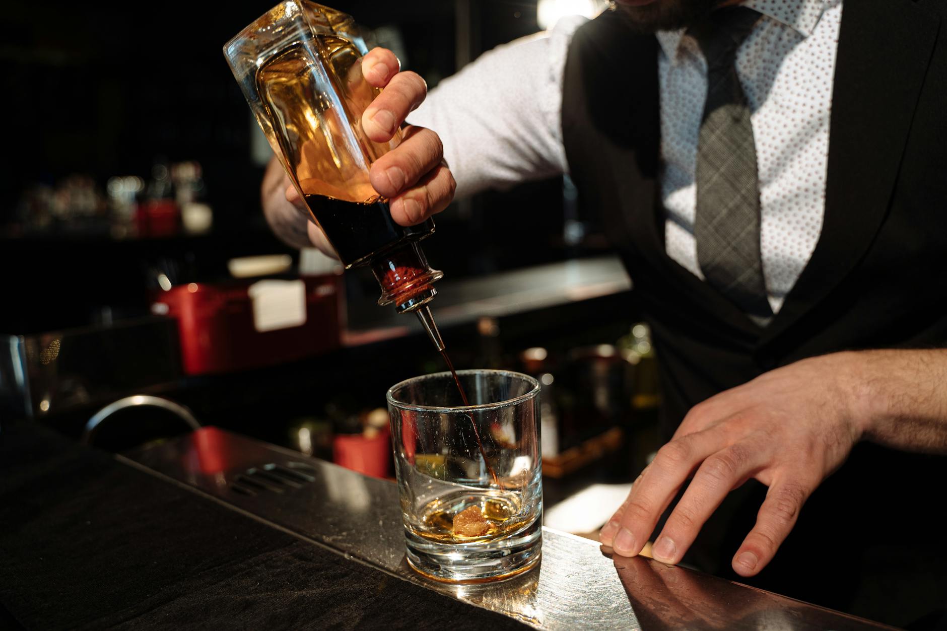 Non Alcoholic Bourbon Alternatives for Cocktails 2026: How to Build a Zero-Proof Bar That Actually Tastes Like Kentucky