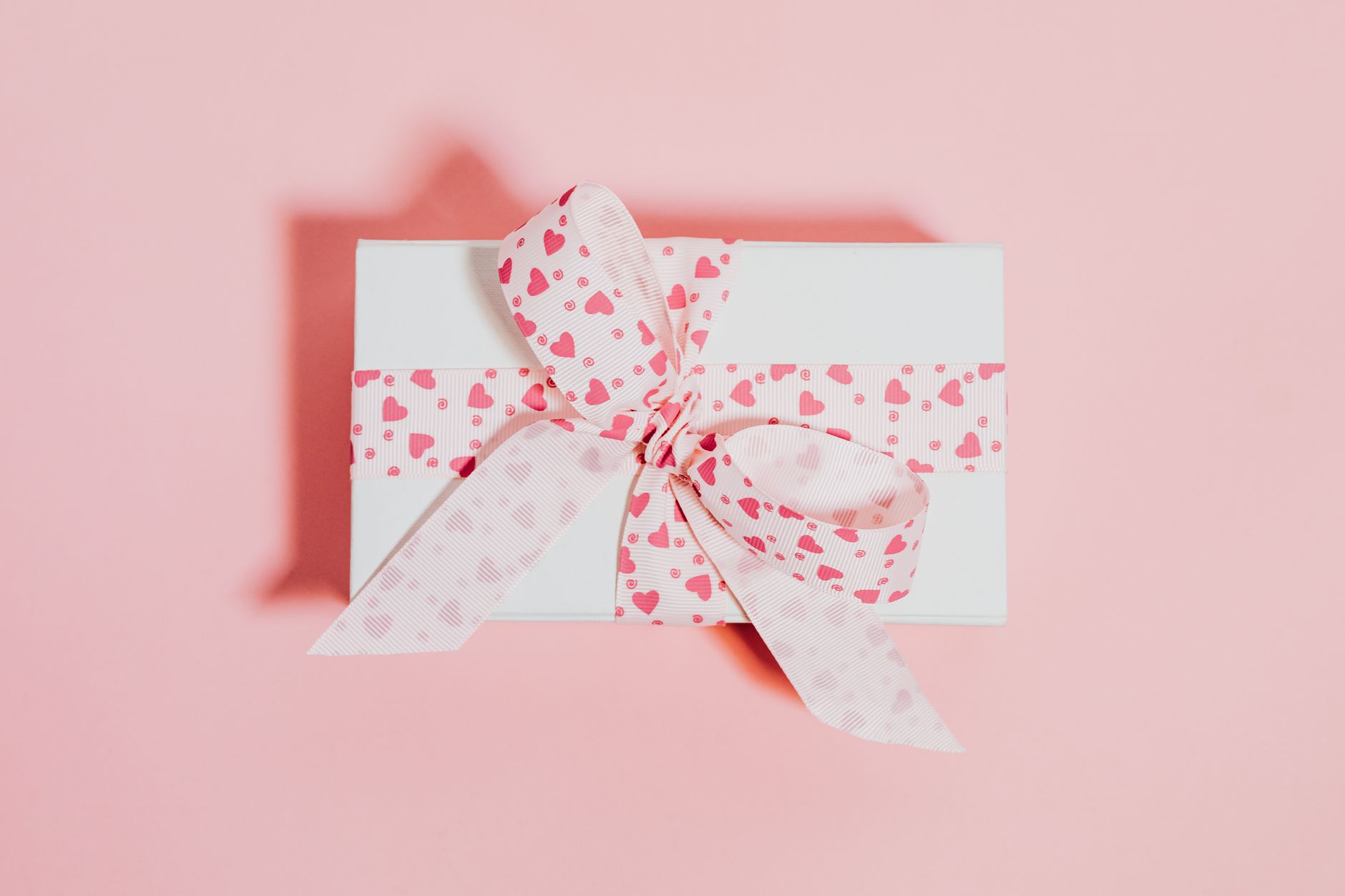 Personalized Anniversary Gifts for Wife Under $100: The 2026 Budget-Custom Guide