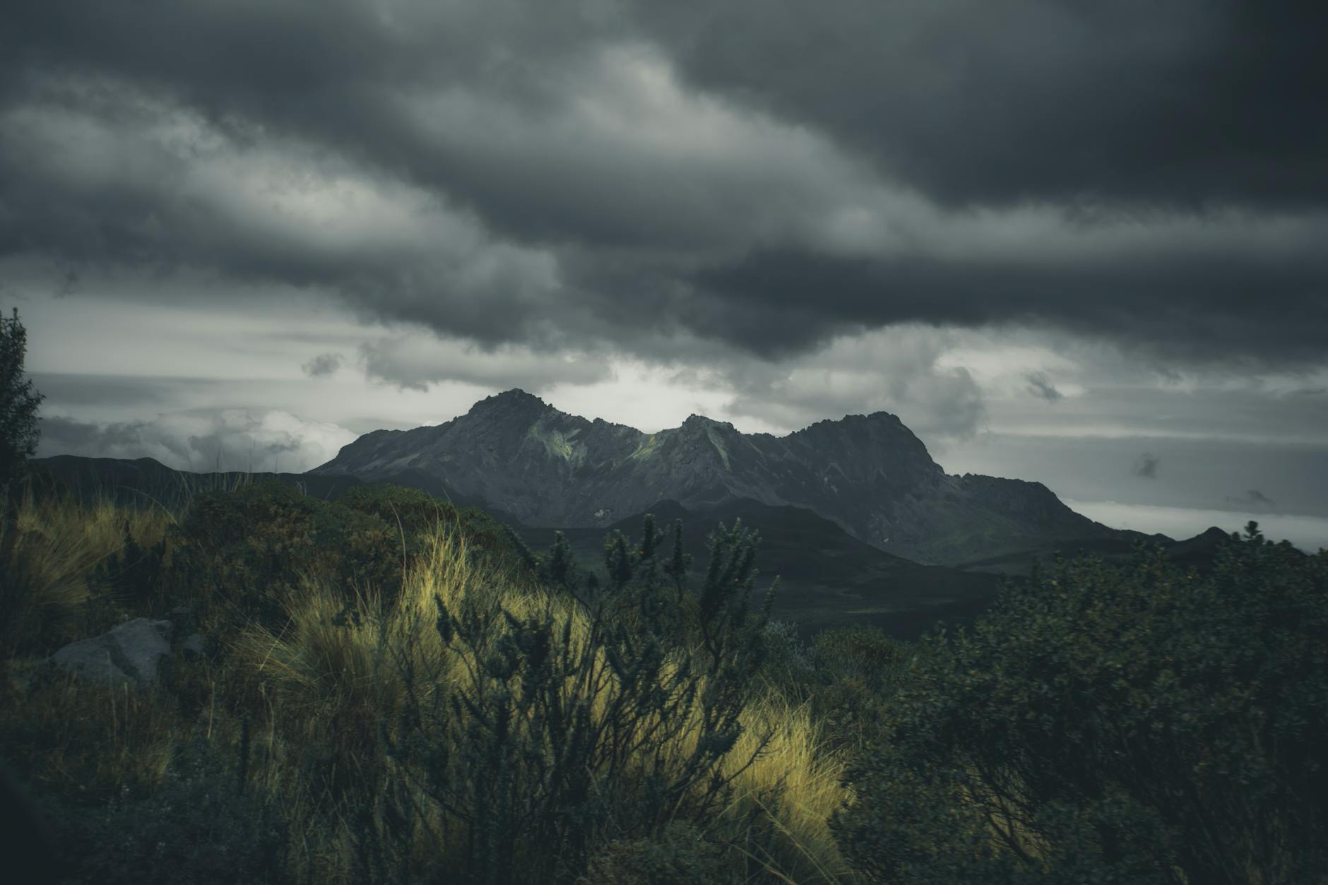 Photo Editing Presets for Moody Landscapes: A 2026 Guide to Cinematic, AI-Assisted Dark Tones