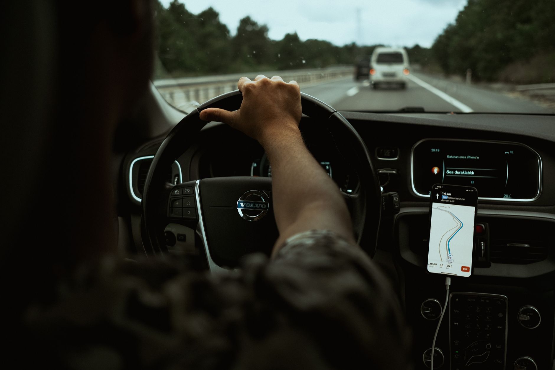 Rental Car GPS Rental vs Phone: The 2026 Cost and Convenience Breakdown
