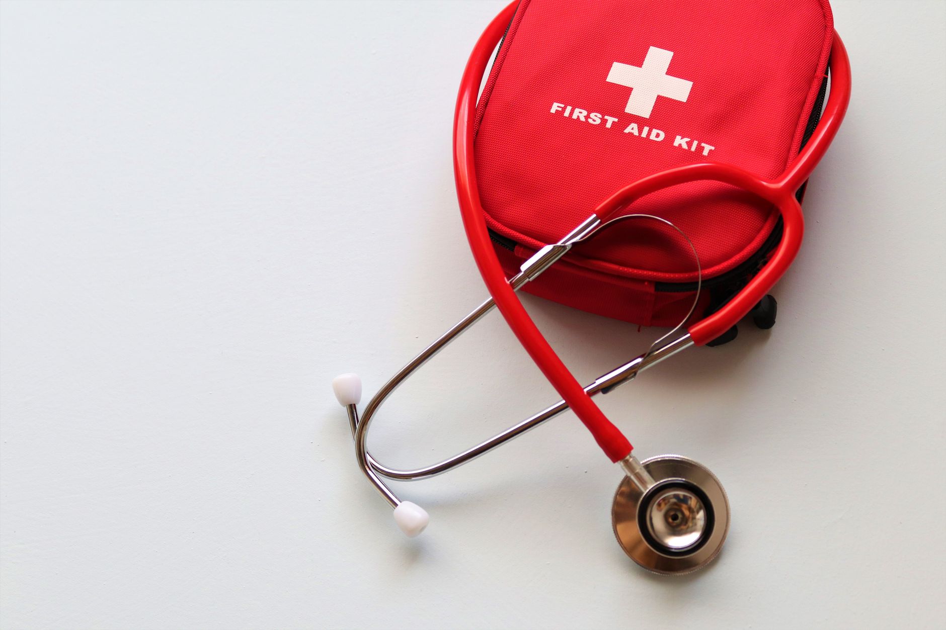 The 2026 Wilderness First Aid Certification Guide: How to Choose the Right Course Before Peak Hiking Season