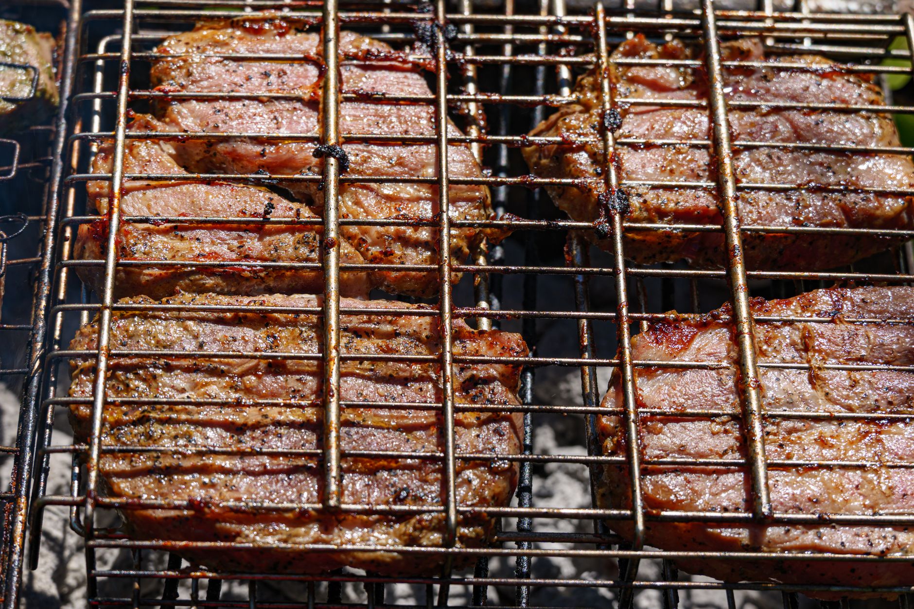 The Best Bourbon Cocktails for Grilled Steak: A Kentucky Pitmaster's Guide to Smoke and Spirit