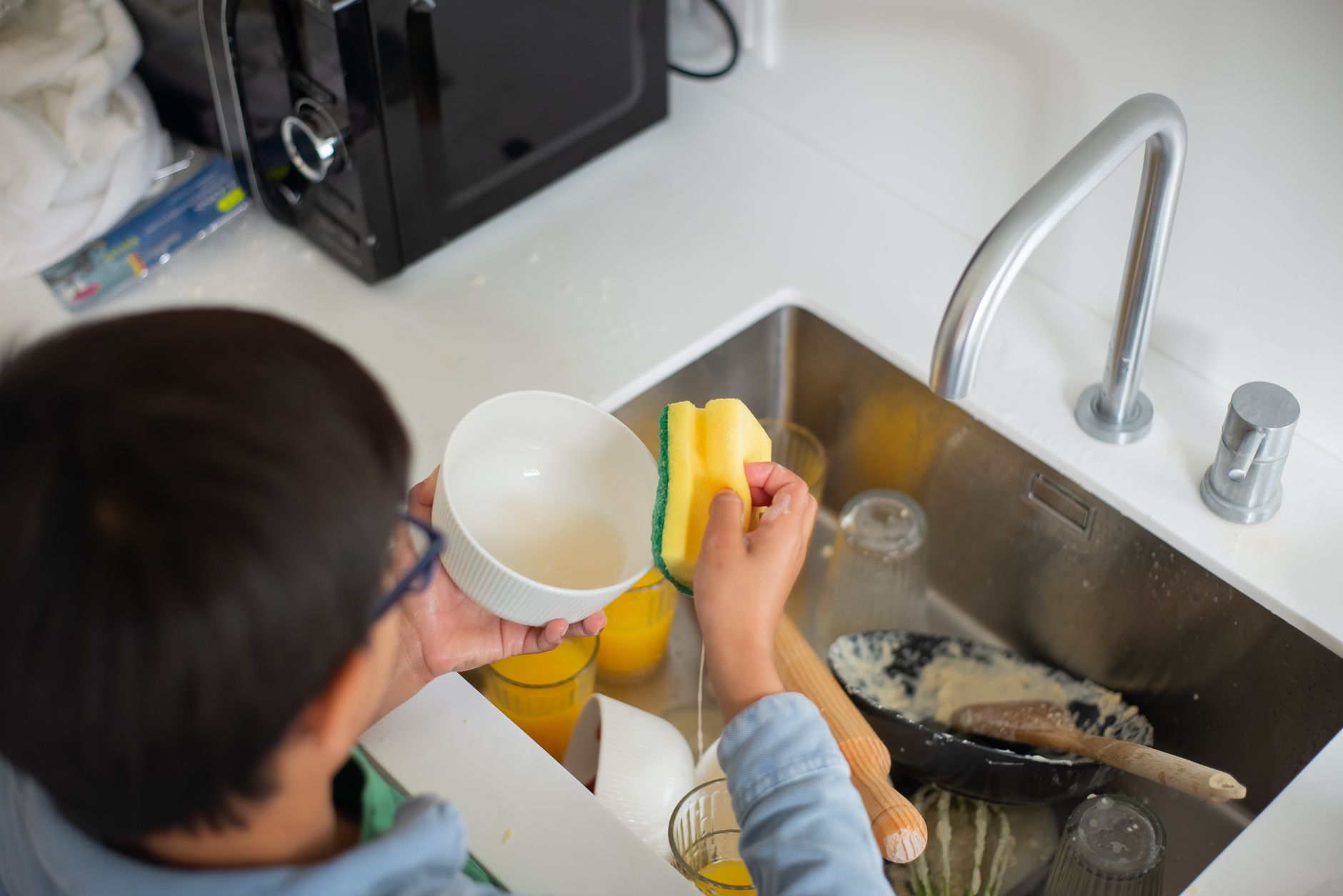 The Daily Cleaning Schedule for Busy Families That Runs on Autopilot