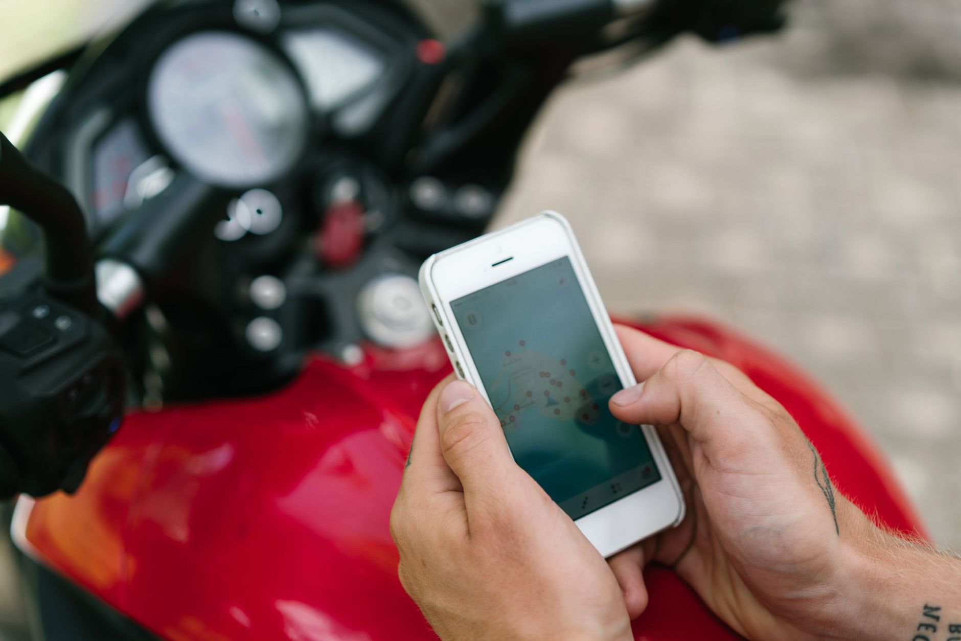 The Near Me Search Intent Optimization Guide: Mapping Micro-Moments to Local Revenue