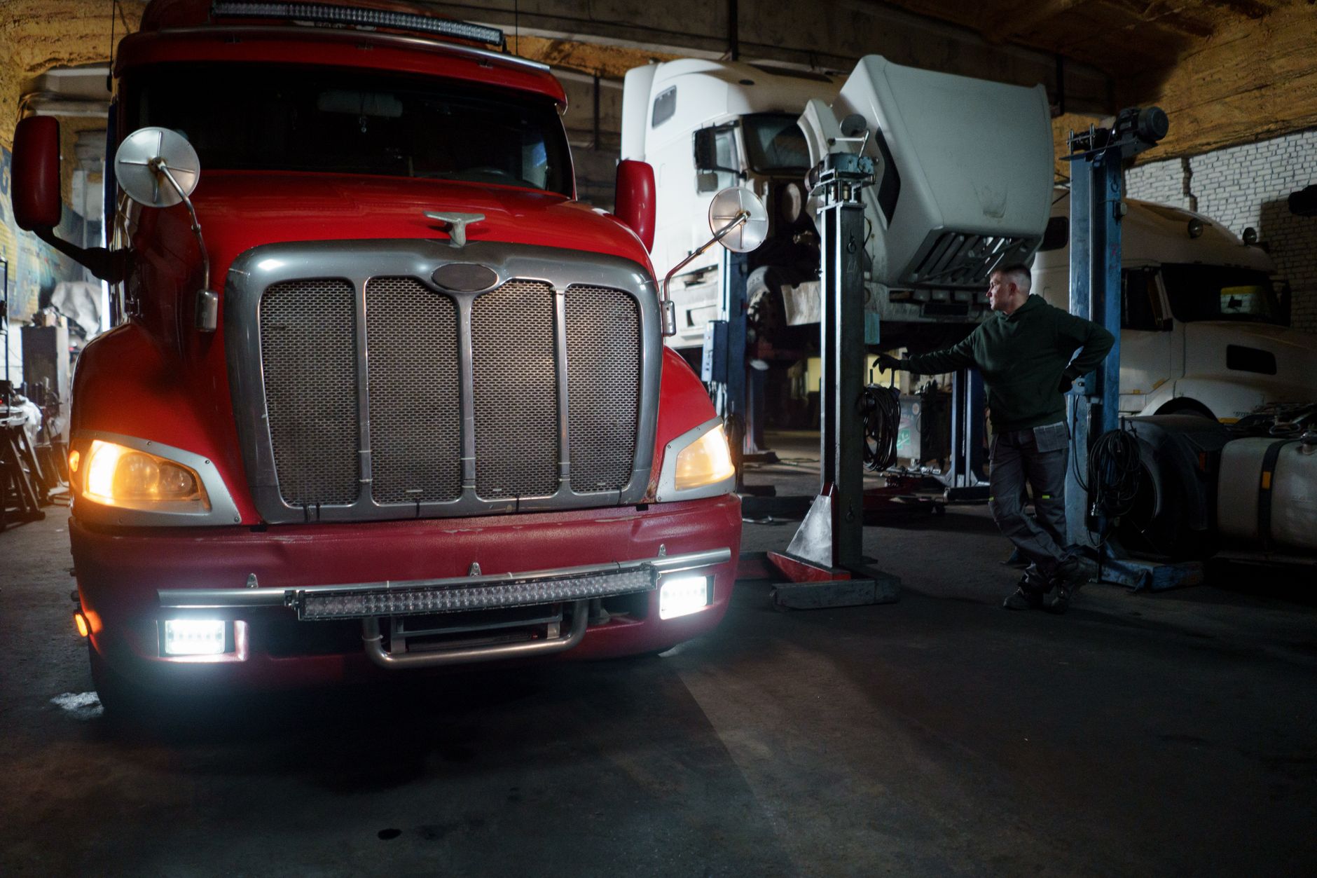 Truck Leveling Kit vs Lift Kit Towing Impact: What 2026 HD Owners Need to Know