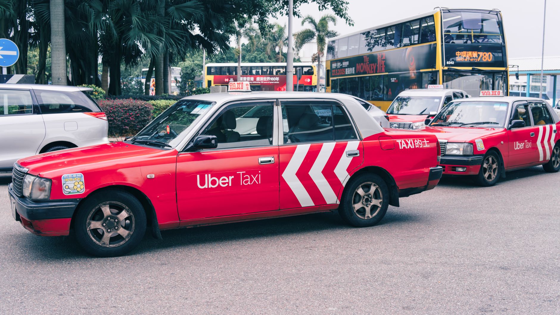 Uber vs Lyft Airport Pickup: The 2026 Insider's Guide to Faster Exits