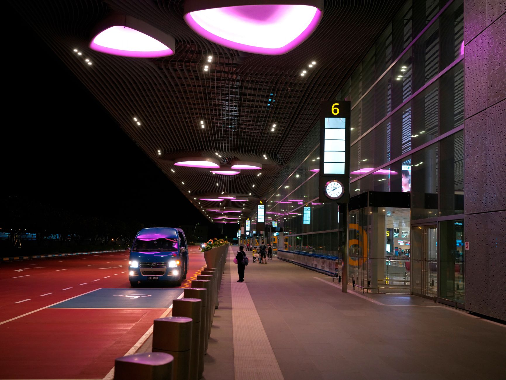 Uber vs Lyft Airport Pickup: The 2026 Terminal-by-Terminal Showdown