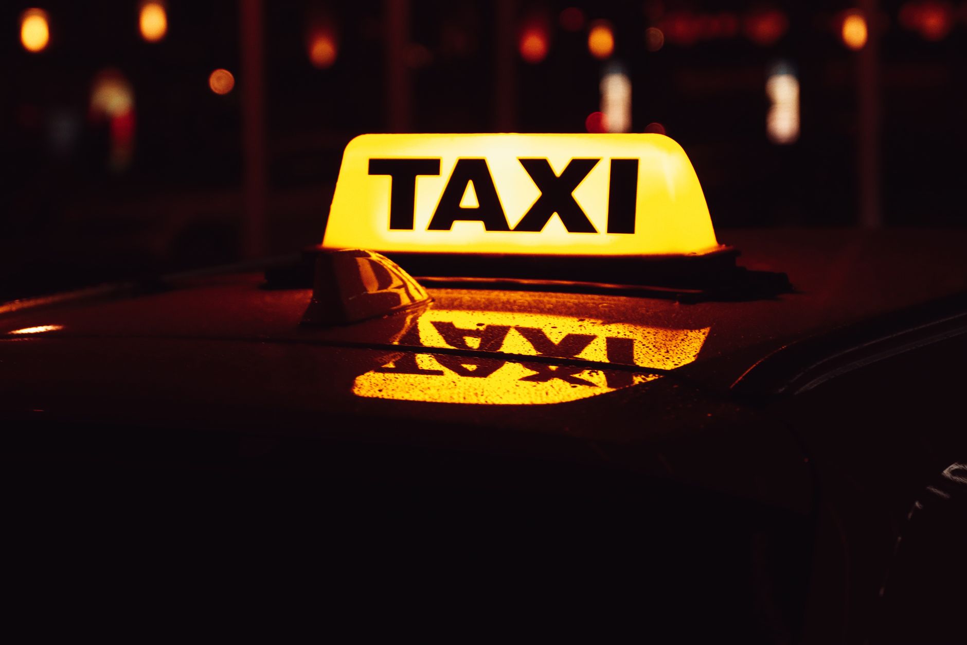 Uber vs Lyft Airport Pickup: The Real Differences in 2026