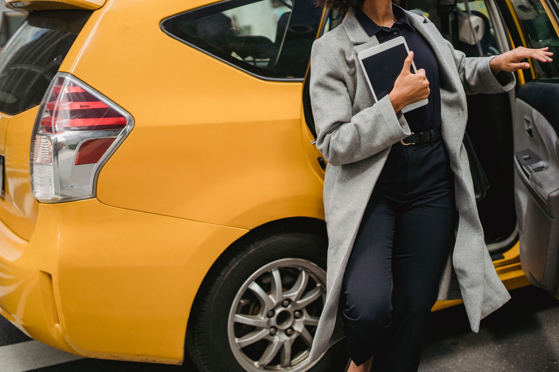 Uber vs Lyft Airport Pickup: Which App Actually Gets You to Your Gate Faster in 2026?