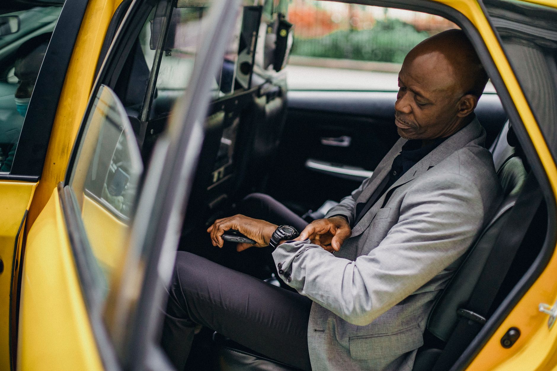 Uber vs Lyft Airport Reliability: Which App Actually Gets You There on Time in 2026?