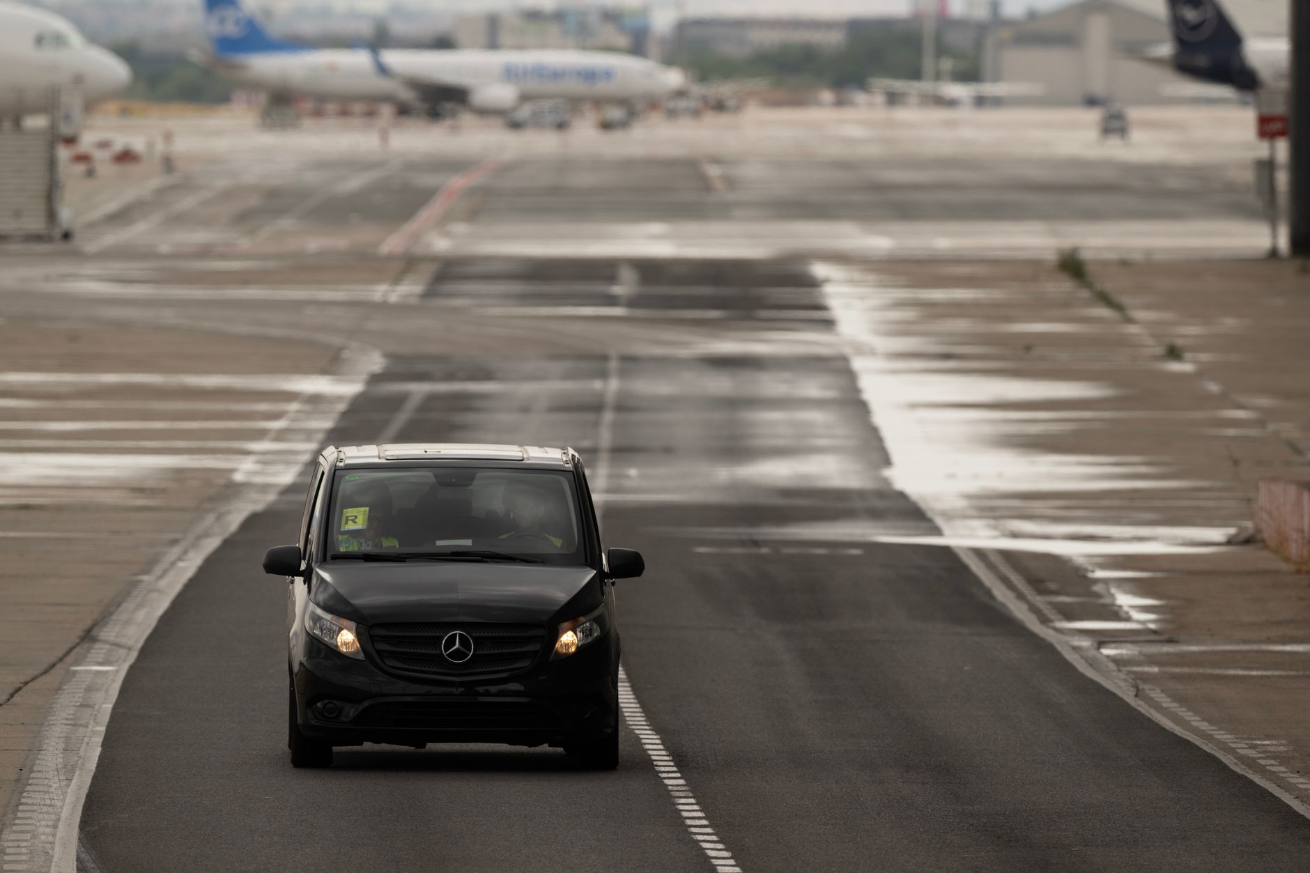 Uber vs Lyft Reliability Airport: Which Won't Leave You Stranded at 5 AM?